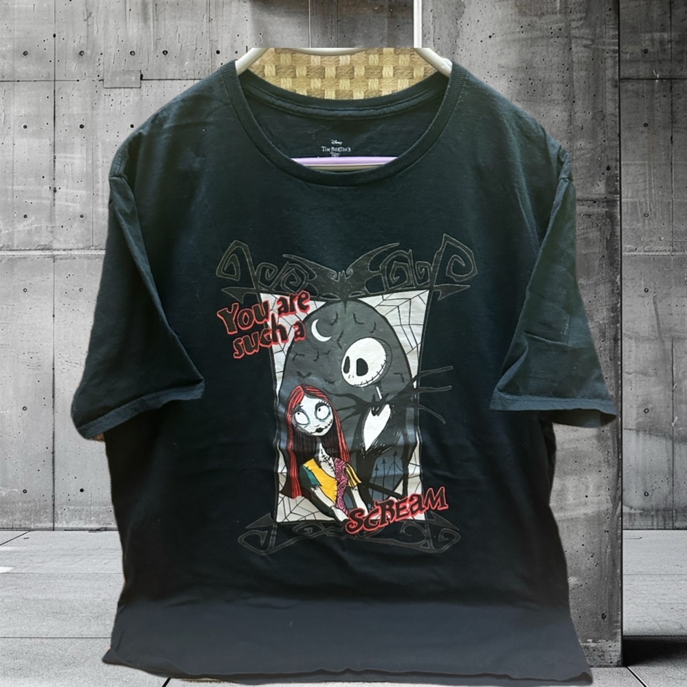 Black Graphic T-Shirt with Nightmare Before Christmas Design size XL